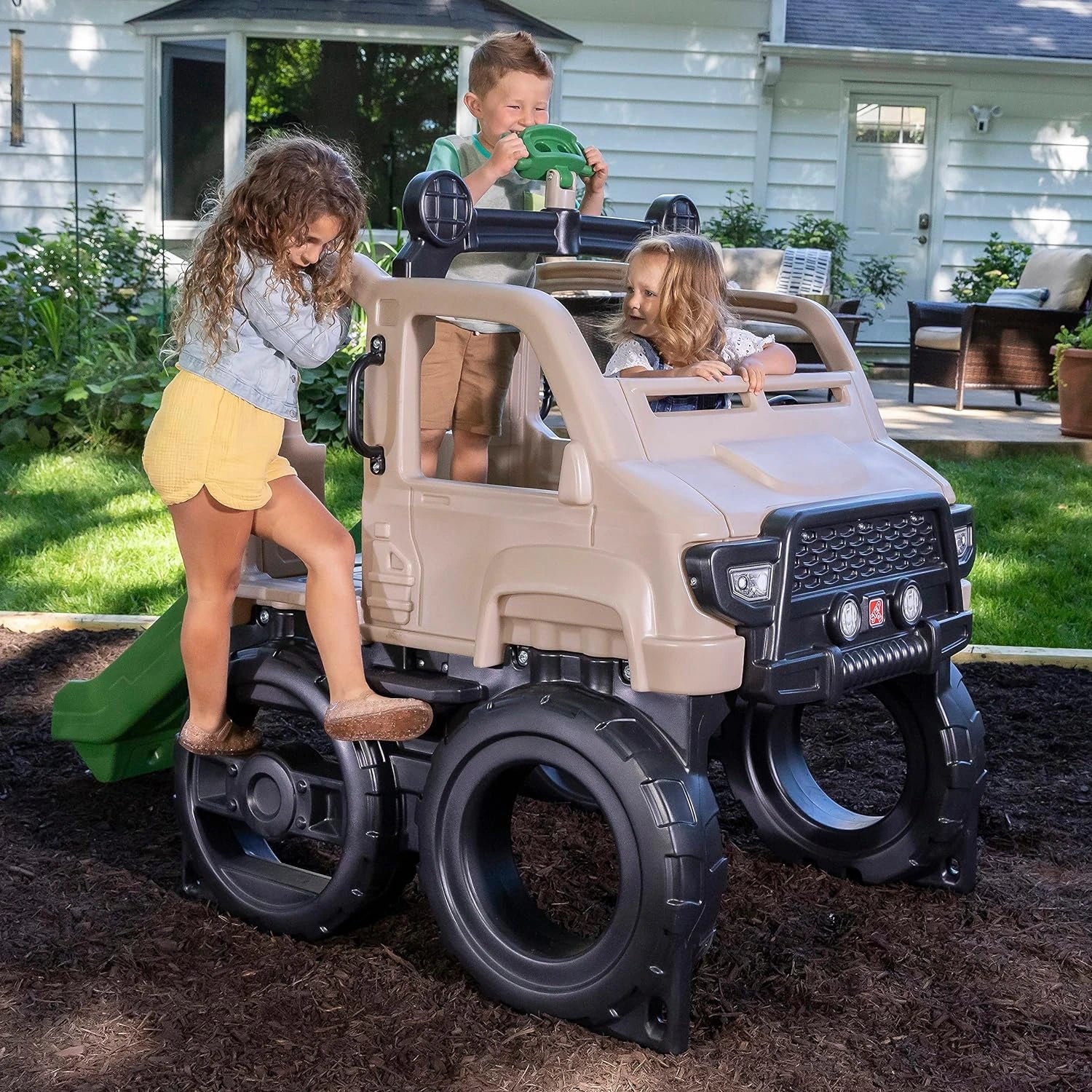 Step2 Truck Climber, Kids Outdoor Playset, Backyard Playground Set, Slide & Climbing Wall, Outside Jungle Gym, for Toddlers 2-5 Years Old