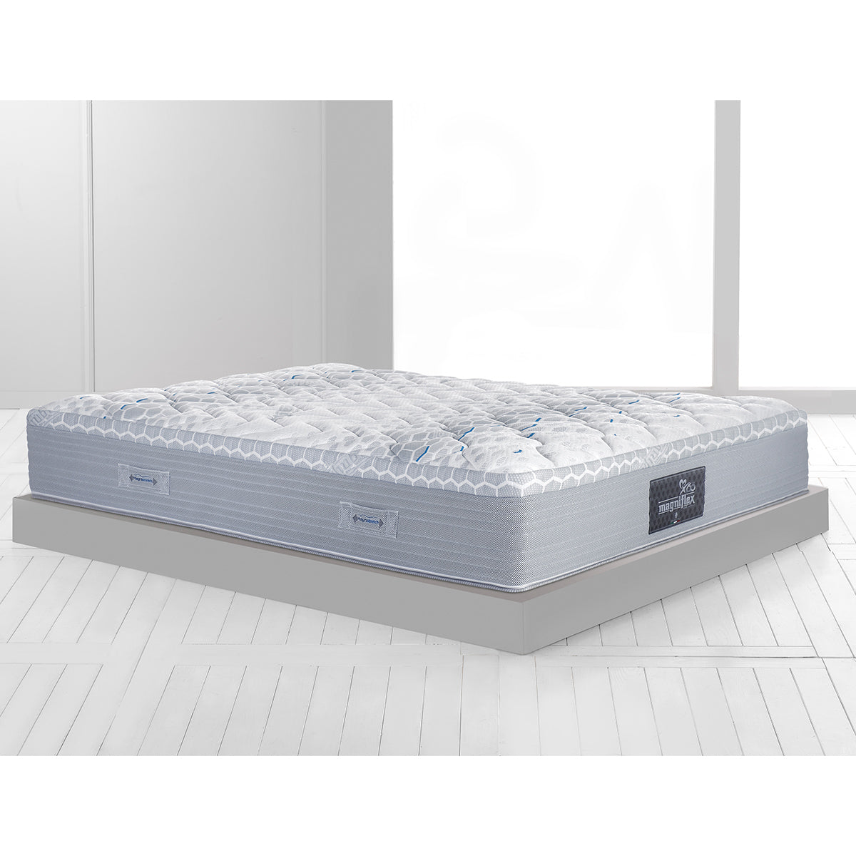 Magniflex MagniStretch Plus 13-Inch Luxury Mattress – Revolutionary Spinal Decompression Technology with Breathable Temperature-Regulating Cover and Medium-Support Italian Memory Foam - Floor Model