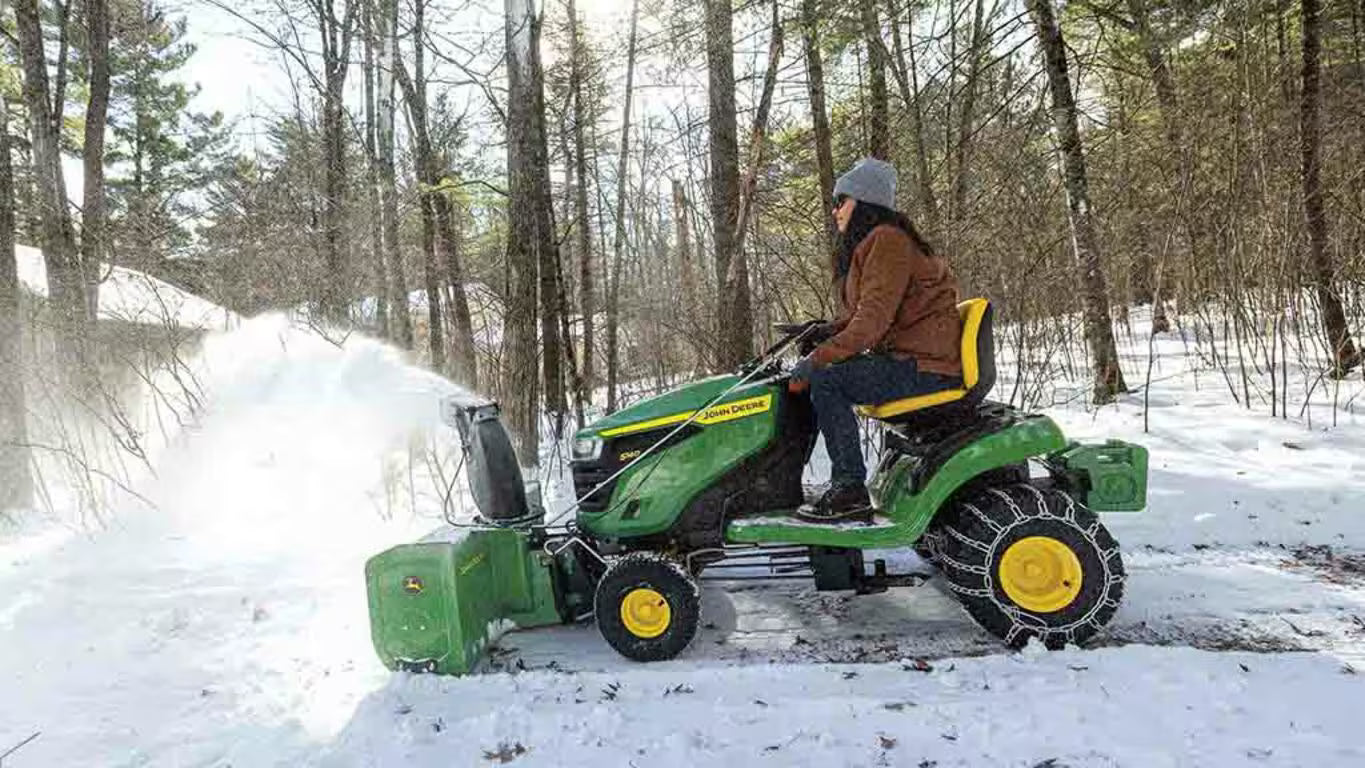 John Deere S140 48-Inch 22 HP V-Twin Gas Lawn Tractor with Hydrostatic Transmission